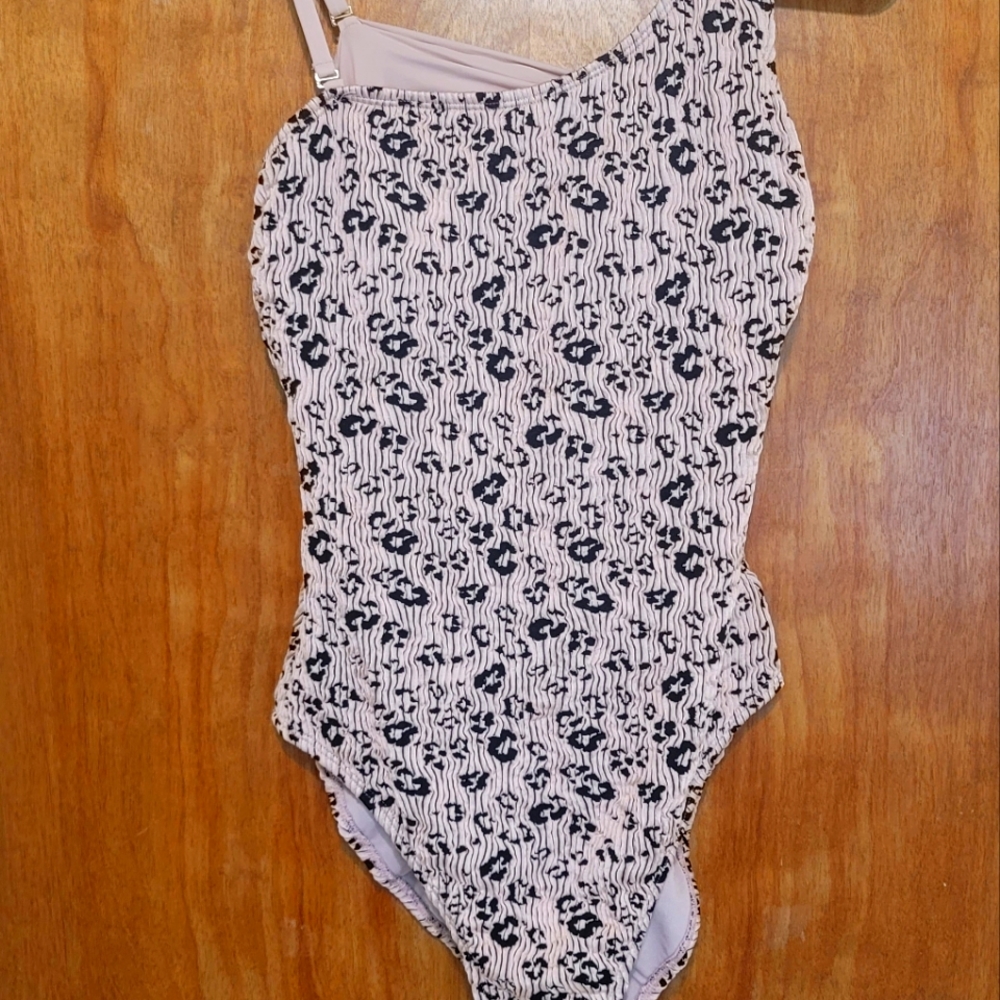Time and Tru Women's Leopard Swimsuit